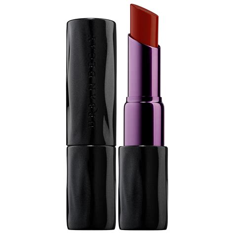Urban Decay Amlet Lipstick: How to Keep Your Lips Hydrated and Moisturized
